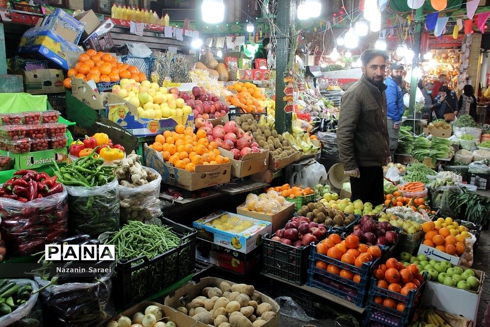 حال و هوای بازار میوه و سبزی‌جات منطقه تجریش تهران در نوروز ۱۴۰۱
