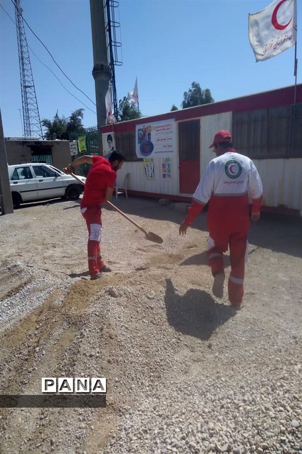 خدمت‌رسانی نیروهای امداد‌رسان جمعیت هلال‌احمر شهرستان امیدیه در ایام نوروز