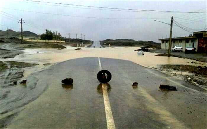 آسمان صاف و وزش باد در تهران