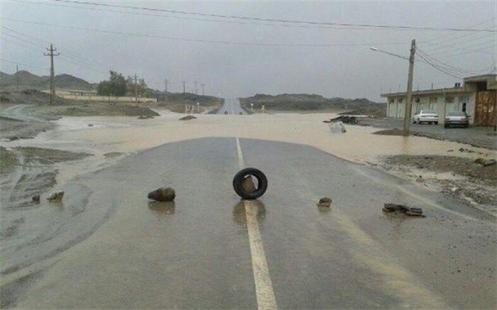 آسمان صاف و وزش باد در تهران
