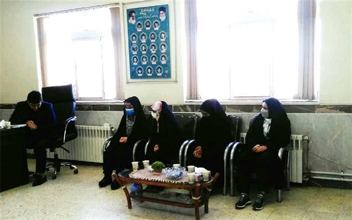 دیدار دانش‌آموزان حوزه مقاومت بسیج با رئیس اداره آموزش و پرورش شهرستان اردل