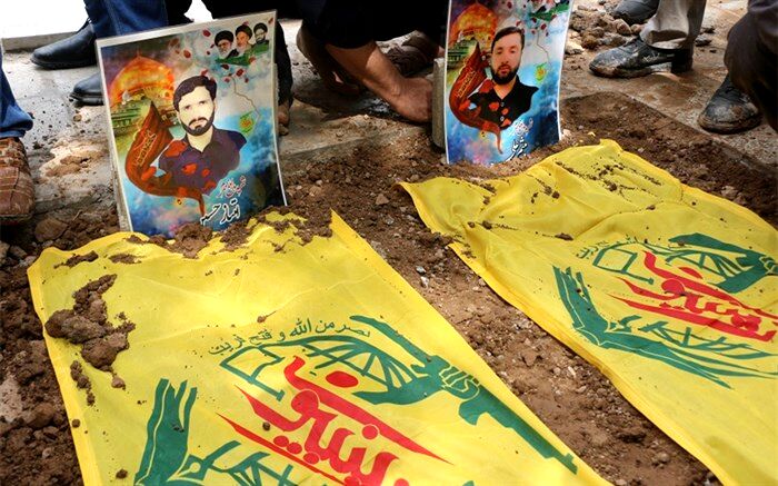 استقبال مردم قم از پیکرهای دو شهید مدافع حرم «زینبیون»
