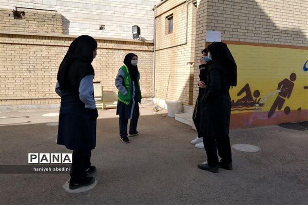 استقبال دانش‌آموزان دبیرستان سروش از بازگشایی حضوری مدارس