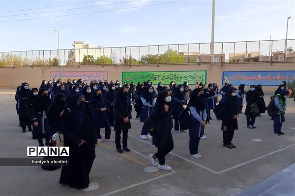 استقبال دانش‌آموزان دبیرستان سروش از بازگشایی حضوری مدارس