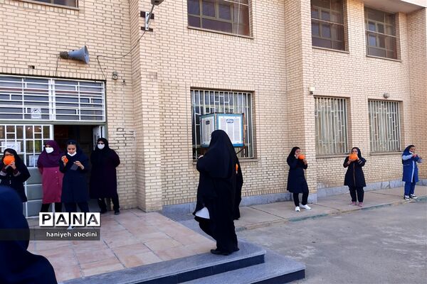 استقبال دانش‌آموزان دبیرستان سروش از بازگشایی حضوری مدارس