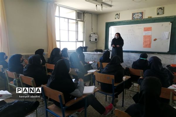 استقبال دانش‌آموزان دبیرستان سروش از بازگشایی حضوری مدارس