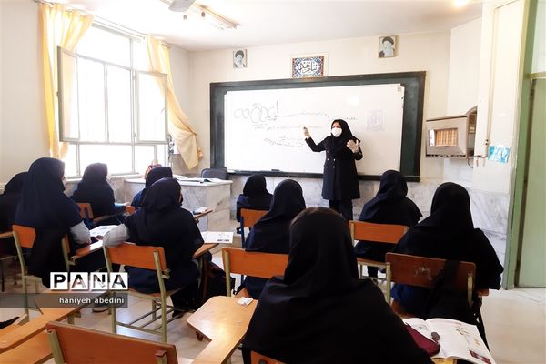 استقبال دانش‌آموزان دبیرستان سروش از بازگشایی حضوری مدارس