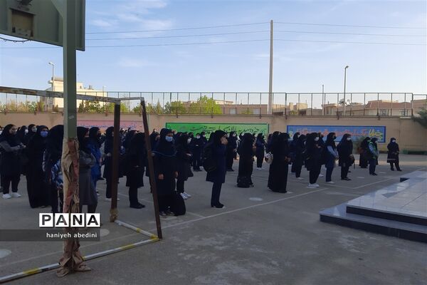 استقبال دانش‌آموزان دبیرستان سروش از بازگشایی حضوری مدارس