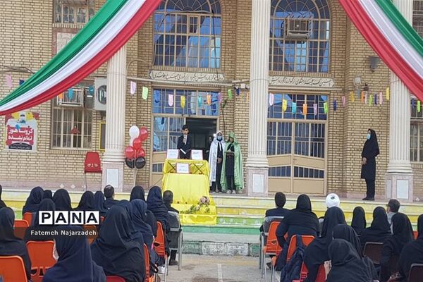 نواختن زنگ بازگشایی حضوری  مدارس در شوشتر