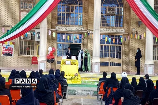 نواختن زنگ بازگشایی حضوری  مدارس در شوشتر