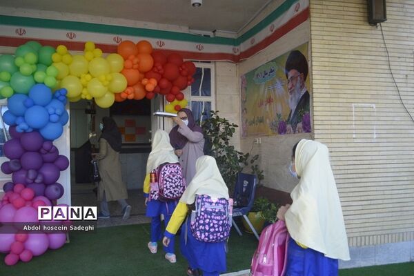 بازگشت به آموزش حضوری در دبستان شهید باهنر دوره اول و دوم شهرستان بوشهر