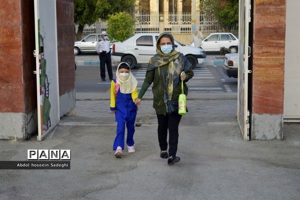 بازگشت به آموزش حضوری در دبستان شهید باهنر دوره اول و دوم شهرستان بوشهر