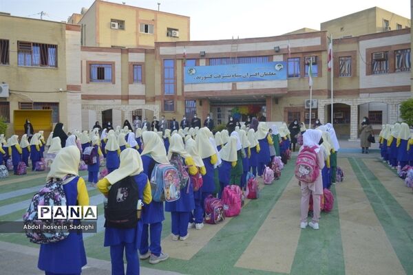 بازگشت به آموزش حضوری در دبستان شهید باهنر دوره اول و دوم شهرستان بوشهر