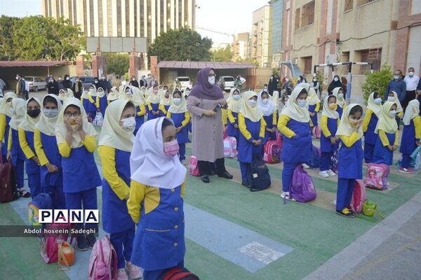 بازگشت به آموزش حضوری در دبستان شهید باهنر دوره اول و دوم شهرستان بوشهر