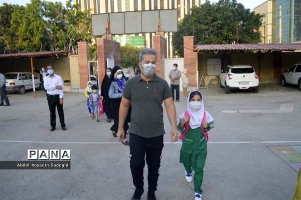 بازگشت به آموزش حضوری در دبستان شهید باهنر دوره اول و دوم شهرستان بوشهر