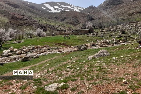 شهر «دستنا» در شروع بهار