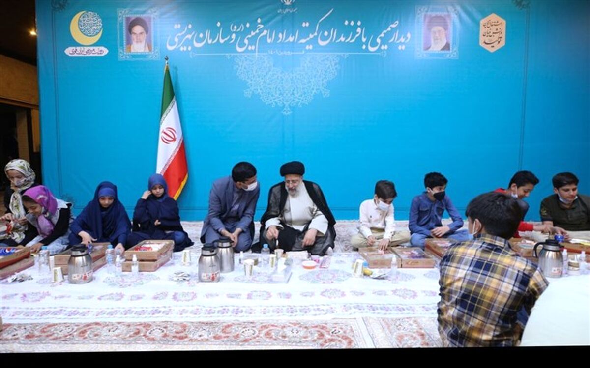 افطار آیت‌الله رئیسی همراه با ایتام