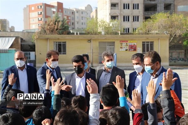 بازدید معاون تربیت‌بدنی و سلامت وزارت آموزش و پرورش از روند آموزش حضوری در استان کرمانشاه