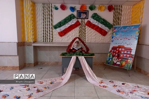 اجرای مراسم صبحگاهی پس از بازگشایی کامل مدارس، در دبستان امام سجاد (ع)