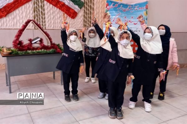 اجرای مراسم صبحگاهی پس از بازگشایی کامل مدارس، در دبستان امام سجاد (ع)