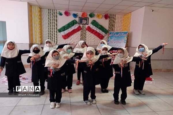 اجرای مراسم صبحگاهی پس از بازگشایی کامل مدارس، در دبستان امام سجاد (ع)