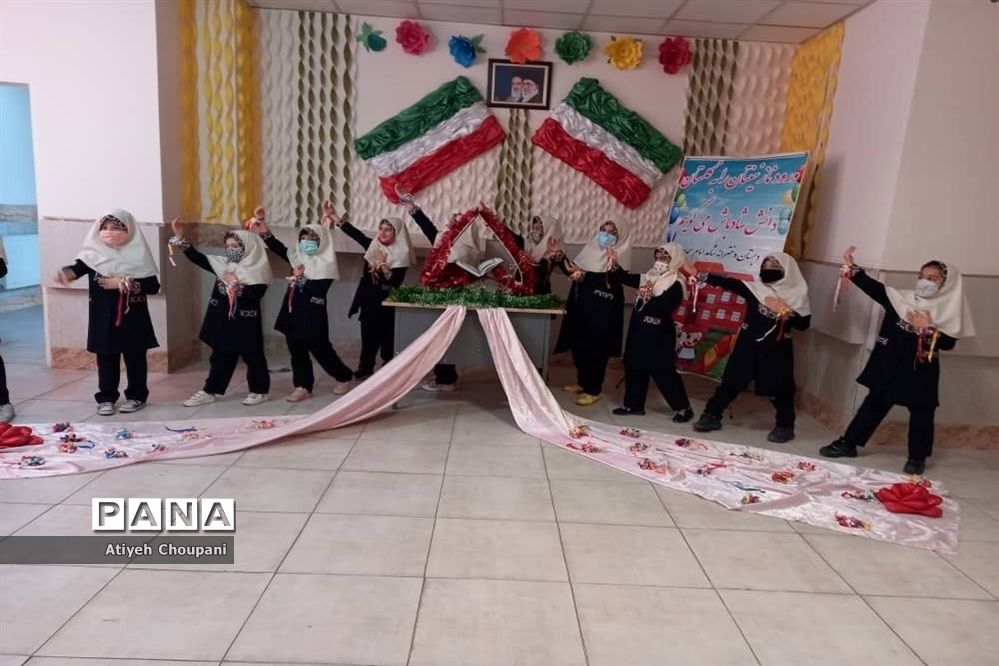 اجرای مراسم صبحگاهی پس از بازگشایی کامل مدارس، در دبستان امام سجاد (ع)