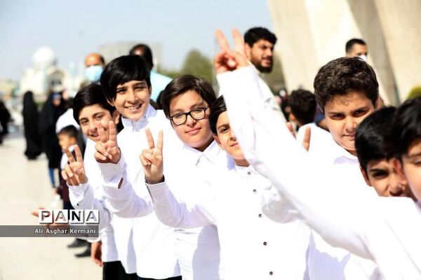 اجرای سرود دهه نودی‌های قم در برج میلاد و میدان آزادی
