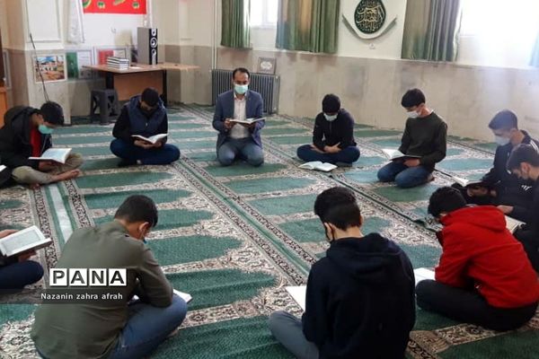 برگزاری محافل انس با قرآن در مدارس رودهن