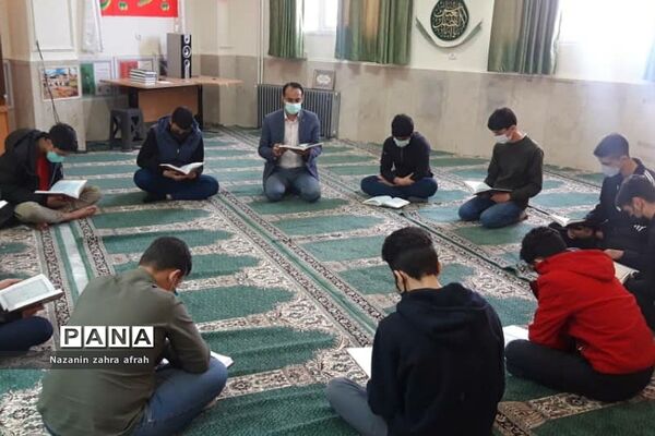 برگزاری محافل انس با قرآن در مدارس رودهن