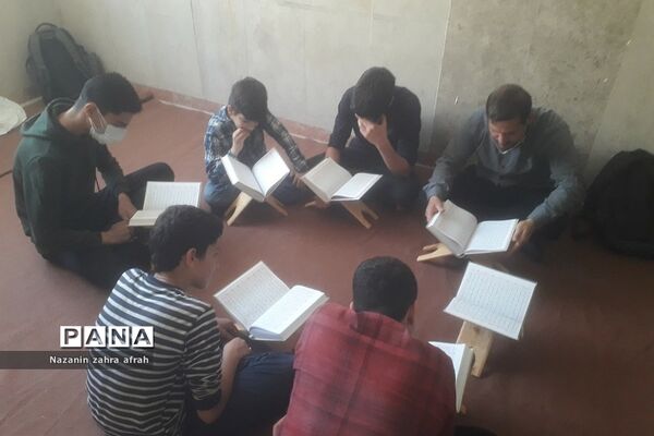 برگزاری محافل انس با قرآن در مدارس رودهن