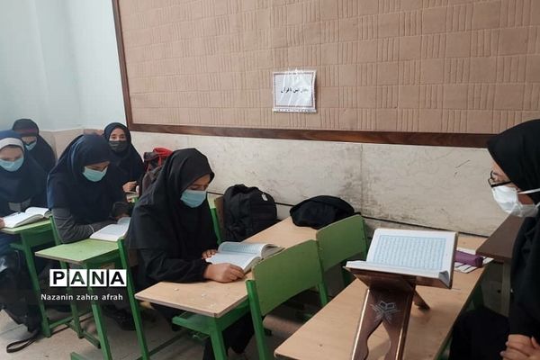 برگزاری محافل انس با قرآن در مدارس رودهن