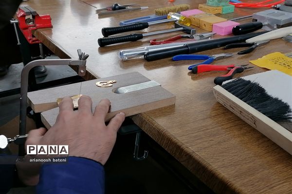 بازدید استاندار گلستان از نمایشگاه محصولات تولیدی هنرستان‌های استان