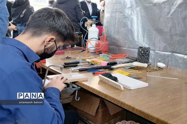 بازدید استاندار گلستان از نمایشگاه محصولات تولیدی هنرستان‌های استان