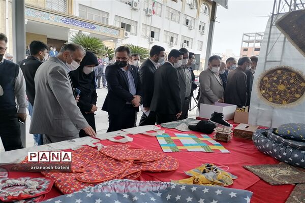 بازدید استاندار گلستان از نمایشگاه محصولات تولیدی هنرستان‌های استان