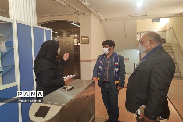 بازدید رئیس سازمان دانش‌آموزی فارس از کتابخانه دانش‌آموز