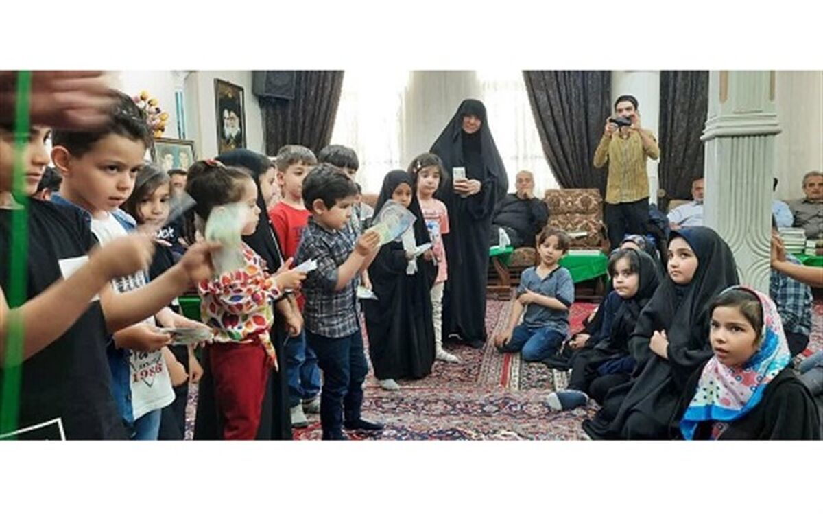 دورهمی قرآنی کودکان و نوجوانان قمی در منزل شهید معماریان