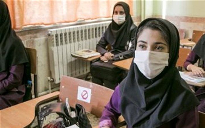 معلمی که مادری‌اش را با دانش‌آموزان قِسمت کرد