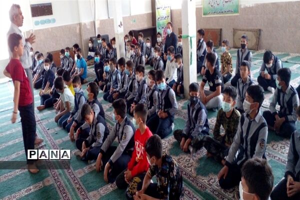 نماز جماعت دانش‌آموزان در مدارس شهرستان قرچک با آغاز آموزش حضوری