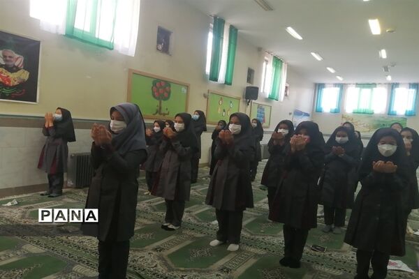 نماز جماعت دانش‌آموزان در مدارس شهرستان قرچک با آغاز آموزش حضوری