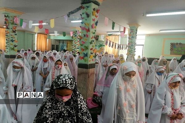 نماز جماعت دانش‌آموزان در مدارس شهرستان قرچک با آغاز آموزش حضوری