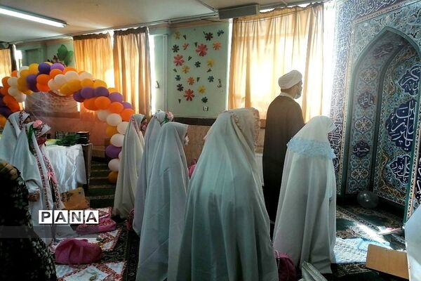 نماز جماعت دانش‌آموزان در مدارس شهرستان قرچک با آغاز آموزش حضوری
