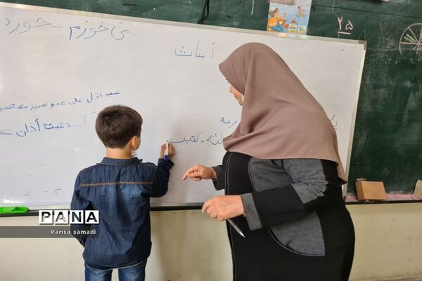 شور و نشاط دانش‌آموزان در دبستان فرهنگ پسران منطقه ۱۳
