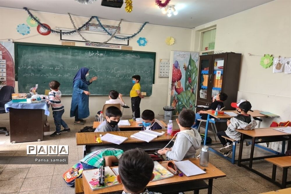 شور و نشاط دانش‌آموزان در دبستان فرهنگ پسران منطقه ۱۳