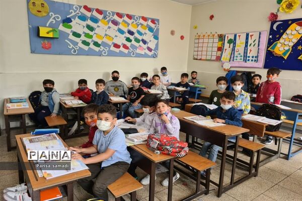 شور و نشاط دانش‌آموزان در دبستان فرهنگ پسران منطقه ۱۳