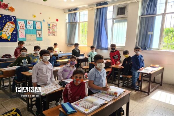 شور و نشاط دانش‌آموزان در دبستان فرهنگ پسران منطقه ۱۳