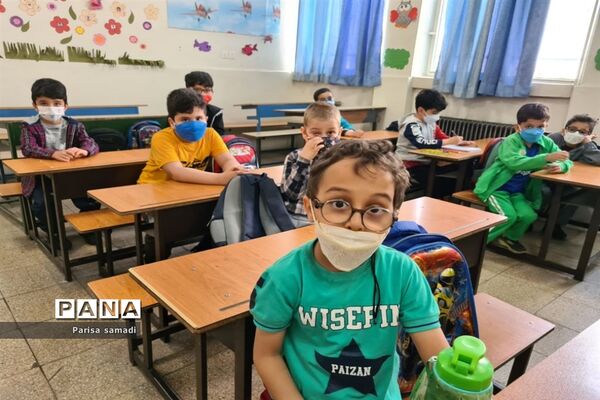 شور و نشاط دانش‌آموزان در دبستان فرهنگ پسران منطقه ۱۳