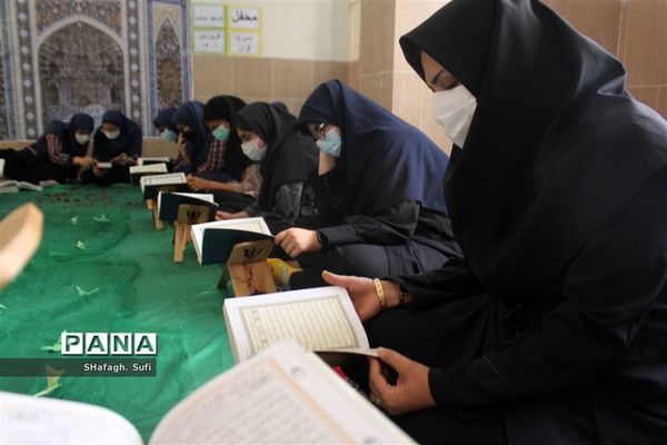 برگزاری محفل انس با قرآن در مدارس شهرستان امیدیه