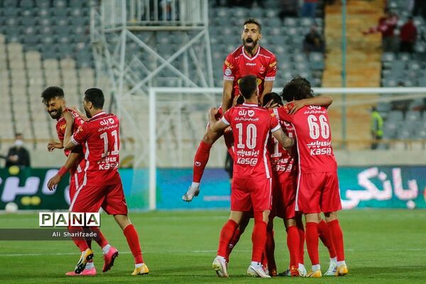 دیدار تیم های پرسپولیس و آلومینیوم اراک