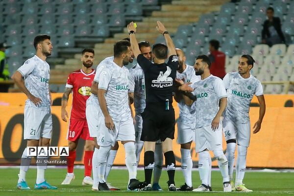 دیدار تیم های پرسپولیس و آلومینیوم اراک