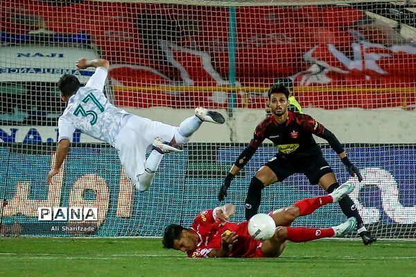 دیدار تیم های پرسپولیس و آلومینیوم اراک